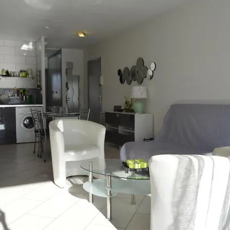 Cap D'agde, 2 Pieces, 4 Personnes - Fr-1-249-211